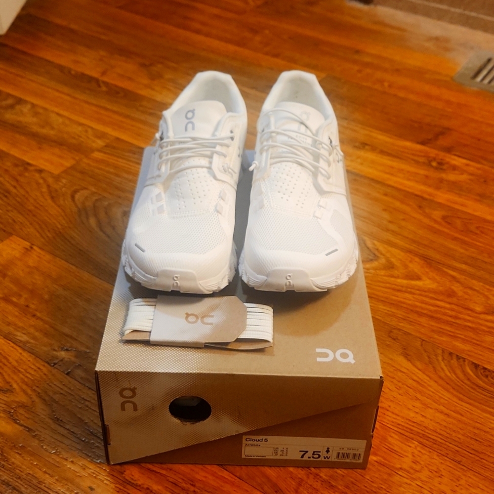 ON Cloud sneakers